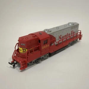 HO AHM GP18 Santa Fe 2654 - Picture 1 of 7