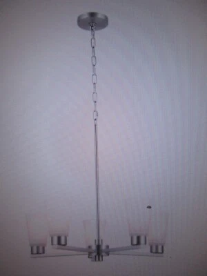 Kichler Stamos 24 дюйма 5-светлая матовая никелевая современная затененная люстра со стеклом - Изображение 1 из 4