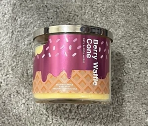 Vela de 3 mechas BATH AND & BODY WORKS - Berry Waffle Cone - Imagen 1 de 1