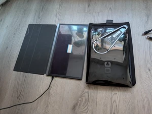 [Bundle] AOC 15.6" Portable LCD Monitor AND LEPOW FHD 1080p 15" Portable Monitor - Picture 1 of 7