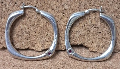 BRINCOS DE ARGOLA QUADRADA DE PRATA ESTERLINA ELLE assinatura rubi - Imagem 1 de 4