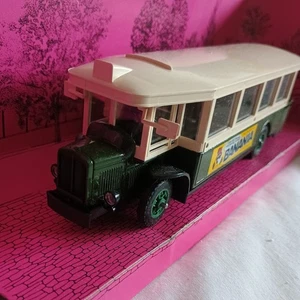Renault TN6C Paris Bus in Green/cream with yellow "Banania" decals - Picture 1 of 16