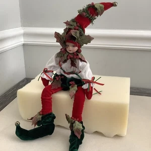 Holly Berry Elf Pixie Posable Brazos y Piernas Estante Cuidador Dillards Recortes - Imagen 1 de 8