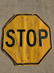 Vintage frühes gelbes Stoppschild geprägter Stahl schwer 24" × 24" seltenes Achteck  - Bild 1 von 10