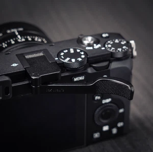 Thumb Up Hot Shoe Folding Finger Grip Handle Anti slip for Sony RX1R3 rx1rm3 - Picture 1 of 18