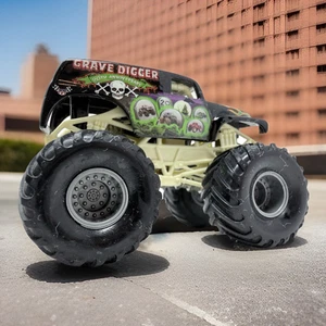 Hot Wheels Monster Jam Grave Digger 20th Anniversary 2002 Slime Arena RARE 1:64 - Picture 1 of 6