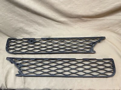 06-09 W251 MERCEDES R350 R500 BASE MODEL FRONT LOWER BUMPER GRILLS GRILL PAIR - Image 1 of 4