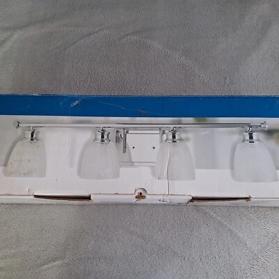 Progress Lighting Lucky 33,56 pulgadas Luz de tocador de baño cromada pulida de 4 luces Foto 1 de 4