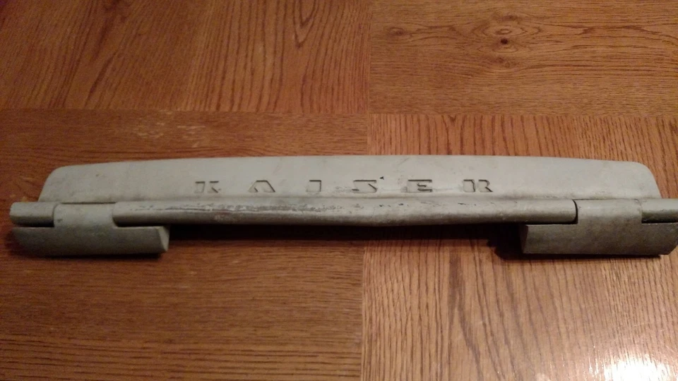 Lower Deck Lid Tail Gate Hinge 49 50 Kaiser Traveler Vagabond 1949 1950 # 206361 - Image 1 of 4