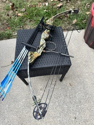 Arco compuesto Golden Eagle Pro Evolution para zurdos Foto 1 de 4