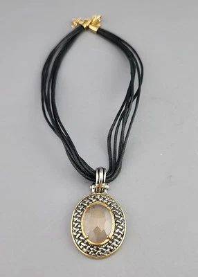 Collar Park Lane Signature con cadena de cuero negro tejido diamantes de imitación melocotón Foto 1 de 2