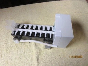 Frigidaire Kühlschrank Modell FGUS2676LPO Eiswürfelbereiter. - Bild 1 von 11