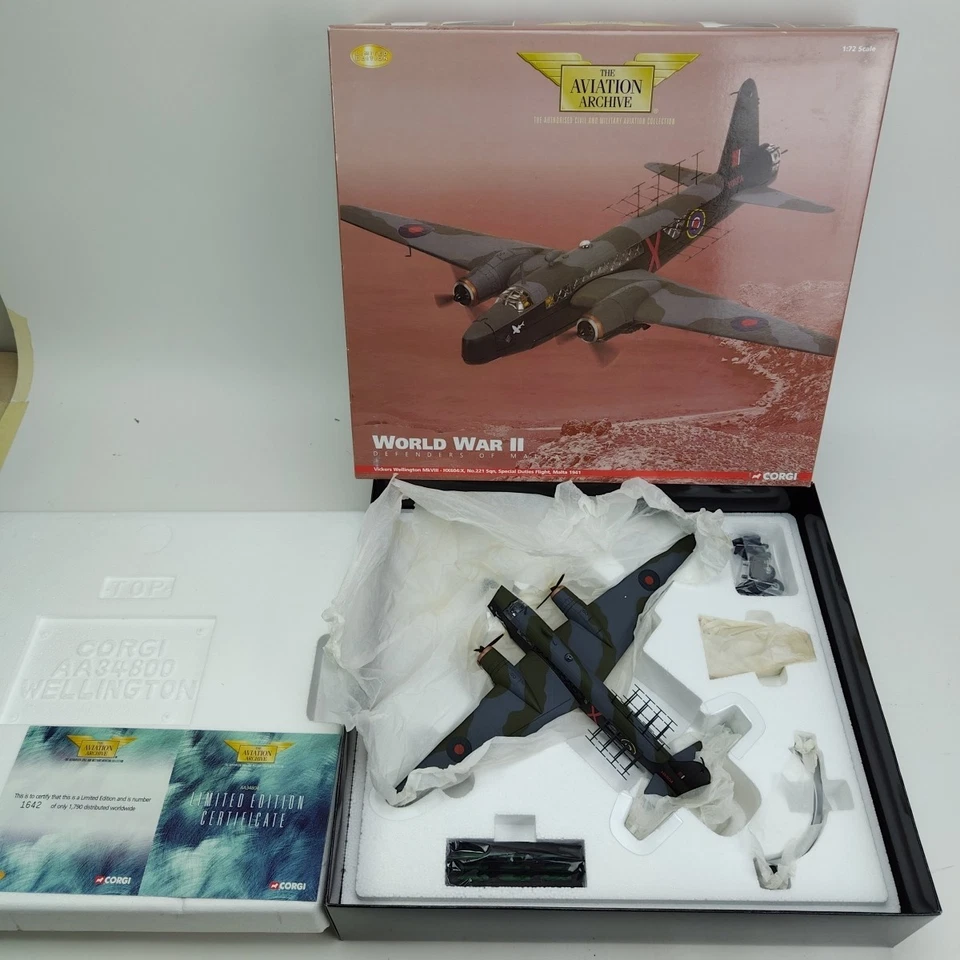 CORGI 1:72 Vickers Wellington MkVIII World War II Defenders of Malta AA34804 - Image 1 of 4