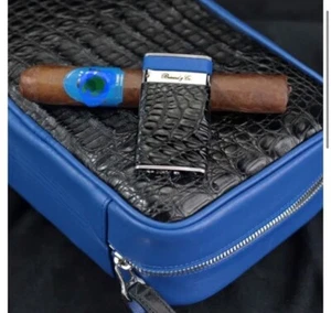 Brizard and Co Traveler - Caimán Negro y Encendedor de Bolsillo y Cuero Azul - Imagen 1 de 7