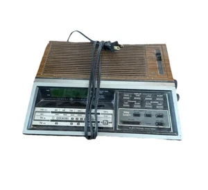 Vintage General Electric Radiowecker AM/FM Wetter TV Modell Nr. 7-4687B funktioniert gebraucht - Bild 1 von 2