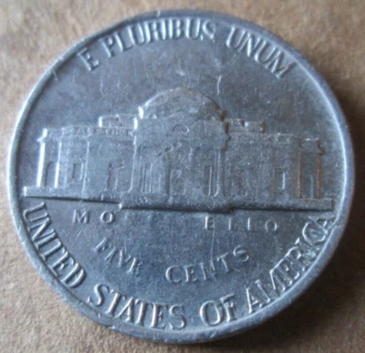 1979-P JEFFERSON NICKEL, REVERSE GREASE STRIKE ERROR AT "MONTICELLO" VF, CIRC. - Image 1 of 2