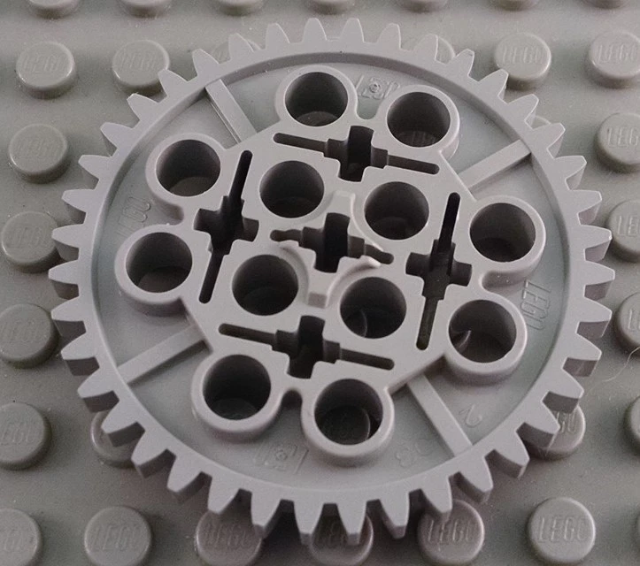 LEGO Light Bluish Gray 40 Tooth Technic Mindstorms Gear Piece - Image 1 of 1
