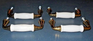 LOTE DE 4 CAJONES DE COCINA DE CERÁMICA BLANCOS Y DORADOS TIRÓN DE MANIJA DE PUERTA CON TORNILLOS - Imagen 1 de 1
