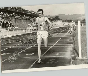 LÍNEA DE META Foto de la competición de atletismo de 1971 en ESPAÑA, VTG Sports Press Photo - Imagen 1 de 2