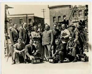 Clark Gable, Myrna Loy & Crew of Too Hot to Handle (1938), f19316 - Imagen 1 de 2