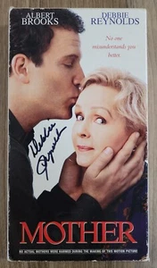 Debbie Reynolds firmata madre VHS RUOTA LEGGENDA - Foto 1 di 1