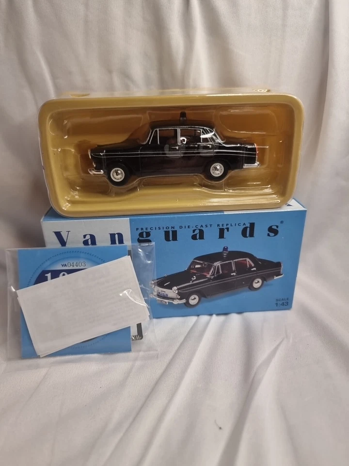 Vanguards 1/43 Scale VA04403 - Austin A60 Cambridge - Hertfordshire Constabulary