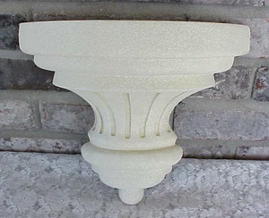 Estante de Pared Media Luna Vintage Resina Acabado Texturizado Color Crema 9 1/2" Alto - Imagen 1 de 13