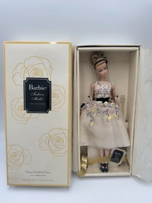 Raro Mattel DGW56 Clásico Vestido de Cóctel Muñeca Silkstone NRFB Foto 1 de 4