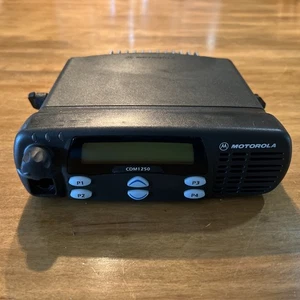 Motorola CDM-1250 radio mobile UHF - Foto 1 di 18