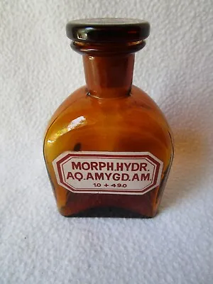 Alte Morphium Flasche Morph. Hydr. Aq. Amygd. Am. 1,0+49,0 Emailliert Dreieckig • 130.94€