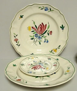 Longchamp TULIP  TWO DINNER PLATES ONE BREAD PLATE - Picture 1 of 3