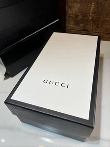 GUCCI CAJA DE REGALO ALMACENAMIENTO VACÍA BLANCO Y NEGRO 14,25” X 8” X 5,25” - Imagen 1 de 7