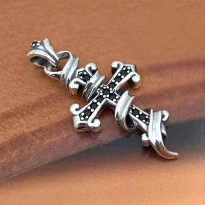 Colgante Cruz Envuelto Gótico Plata Esterlina S925 Negro Blanco Circonita cúbica Motociclista Joyería Foto 1 de 4