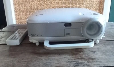 NEC VT470 - 3LCD SVGA Projector - White - Image 1 of 4