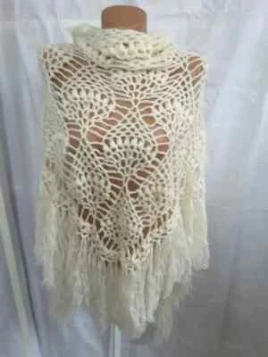 Mantón de ganchillo mohair hecho a mano - Envoltura de boda de angora, capelet triángulo blanco roto Foto 1 de 4