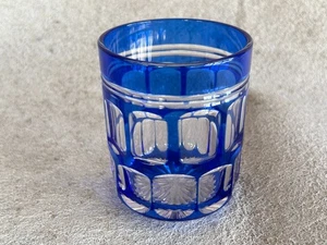 VECCHIO VETRO UNICO CECO CRISTALLO TRASPARENTE TAGLIO BLU COBALTO BOHEMIEN FIRMATO VINTAGE - Foto 1 di 12