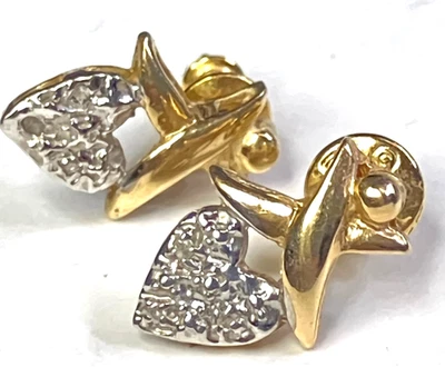 14 kt  Solid Yellow Gold Heart shape  small Stud  Earrings   1.27 grams - Image 1 of 4