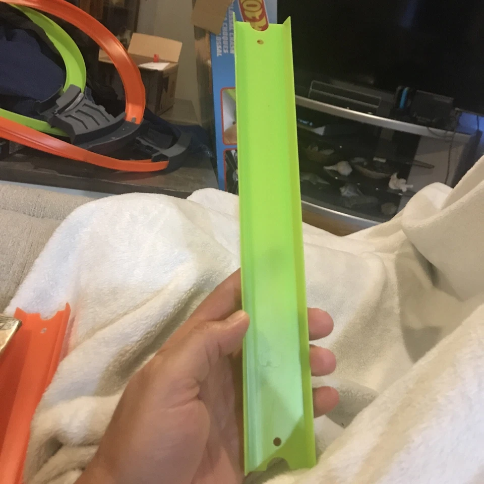 Hot Wheels Colossal Crash Replacement Part GFH87 - Green Straight Track - Image 1 of 1