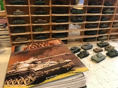 TANK FORCE ACHETTE CARRO ARMATO A SCELTA CON FASCICOLO MODÈLLINI 1/76 NO BOX - Immagine 1 di 4