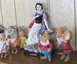 Juego de estatuillas altas vintage de Blancanieves y los 7 enanitos de Disney - Monti Carlo - Imagen 1 de 8