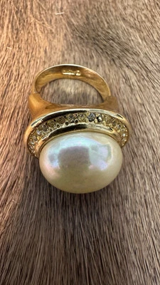 Impresionante Anillo Christian Dior Ajustable Tono Dorado Perla Iridiscente Halo Cristales Foto 1 de 4