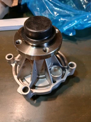 Водяной насос Ford F150 (стандартный вентилятор) для 08 09 10  - Изображение 1 из 4