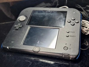 Handheld Nintendo GameBoy Nintendo 2DS Mit Kabel Schwarz Blau Getestet - Picture 1 of 6