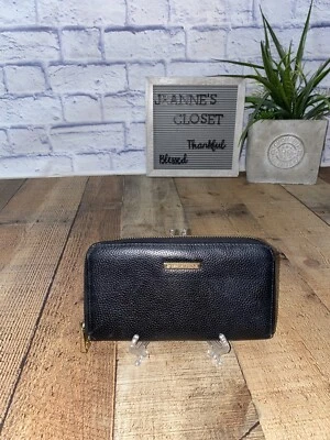 Cartera Ora Delphine de cuero granulado negro con cremallera alrededor Foto 1 de 4