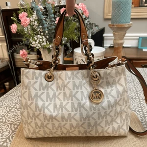 Michael Kors Cynthia MK Monogram Leather & PVC Convertible Satchel NEW Medium - Imagen 1 de 11