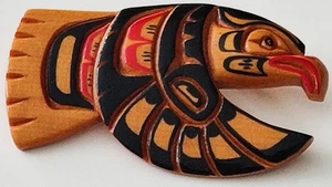 Vintage Canadian Indigenous Art Brooch Hand-carved Cedar ca. 1989.... - Foto 1 di 12