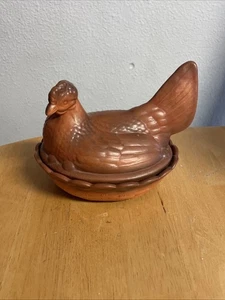 De colección Pollo Gallina Cerámica Gallina En Nido Pintado a Mano Casa de Campo - Imagen 1 de 6
