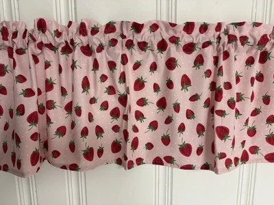 Casa rodante cámper hecha a mano fresas ventana cenefa cortina fruta cocina Foto 1 de 4