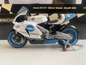 Minichamps 1-12 - Makoto Tamada - 2005 - Honda RC211V - MotoGP - Picture 1 of 9