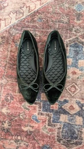 Birdies The Goldfinch Flats in Green Velvet Size 9 Pointed Toe Bow - Picture 1 of 6